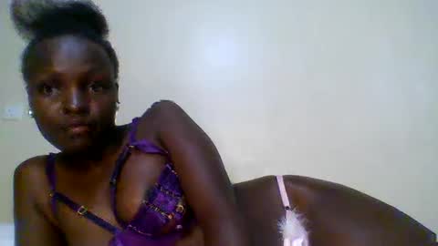 leslie295712 online show from April 10, 7:18 pm