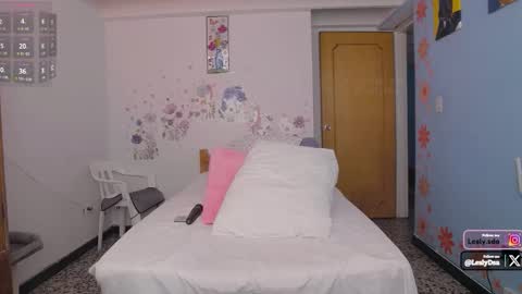 Lesly online show from November 21, 3:43 pm