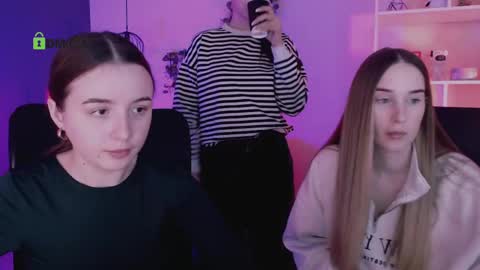 leslie_bird online show from April 23, 8:55 am