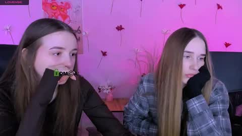 leslie_bird online show from April 30, 9:03 am