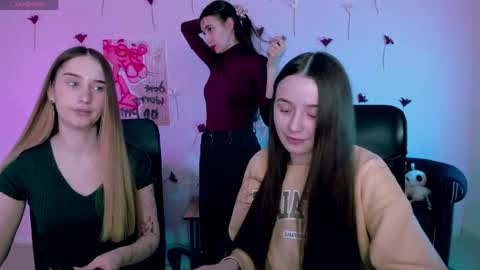 leslie_bird online show from April 28, 9:13 am