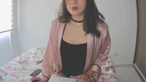 leslie_lo online show from November 19, 5:01 pm