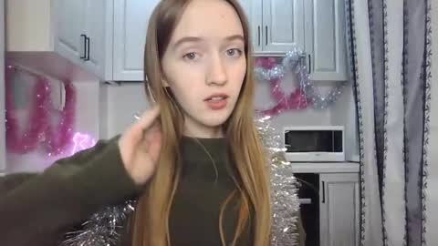  LESLIE   online show from December 22, 7:52 pm