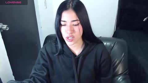 leslie  online show from January 24, 2:49 am