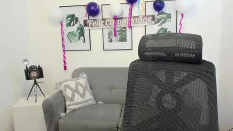 Lesly  online show from February 11, 8:20 pm