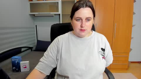 Naomi online show from June 15, 6:05 am