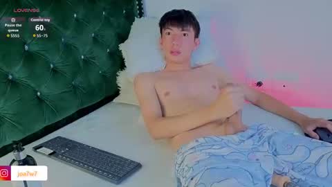 Levi  online show from August 1, 10:11 pm