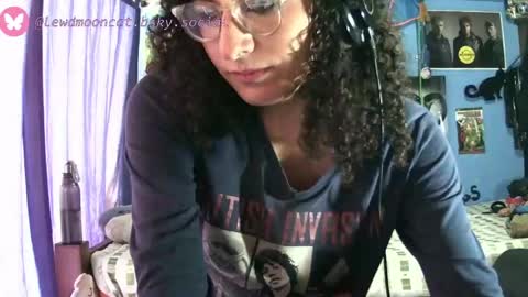 Lewd Mooncat online show from May 5, 9:42 pm