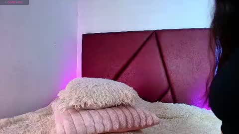 Lexi Howard  online show from July 23, 6:00 am