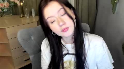 Vicki online show from March 15, 6:11 pm