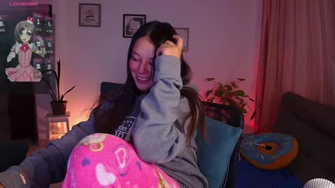 Lexie Thompson   8pm  0000am -5 online show from December 28, 4:08 am