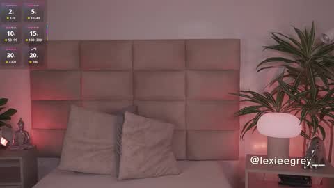 Lexie  online show from March 3, 11:50 am