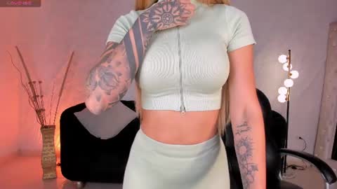 Lexie  online show from June 18, 8:47 pm