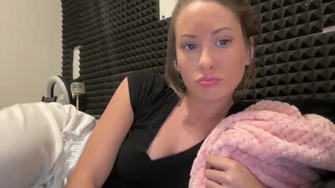lexiiiii27 online show from November 23, 1:25 am