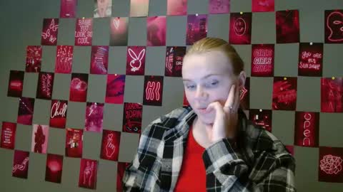 Snapshot of leyla_le chatting on September 23, 9:25 am Leyla online show from September 23, 9:25 am