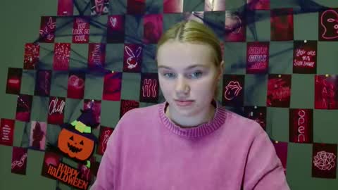 Snapshot of leyla_le chatting on October 4, 5:11 pm Leyla online show from October 4, 5:11 pm