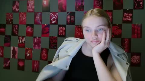 Snapshot of leyla_le chatting on September 16, 8:39 am Leyla online show from September 16, 8:39 am