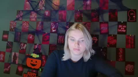 Snapshot of leyla_le chatting on October 18, 7:23 am Leyla online show from October 18, 7:23 am