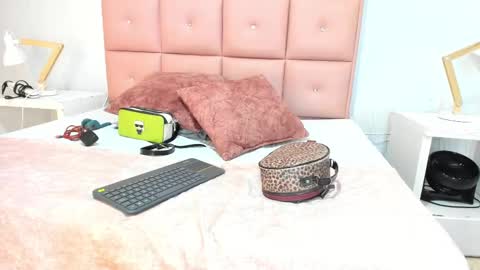 lhiamfitt online show from November 9, 5:22 am