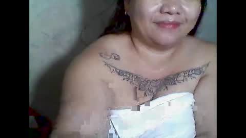 Snapshot of lhiannash33 chatting on October 16, 10:15 am lhiannash33 online show from October 16, 10:15 am