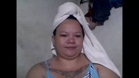 Snapshot of lhiannash33 chatting on September 18, 7:12 am lhiannash33 online show from September 18, 7:12 am