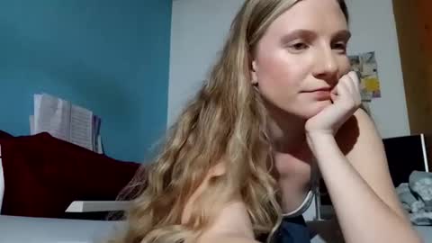 lia06_ online show from March 16, 5:50 pm