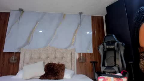 lia_16_ online show from April 29, 5:30 pm