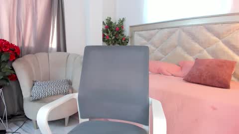 lia online show from March 5, 10:19 pm