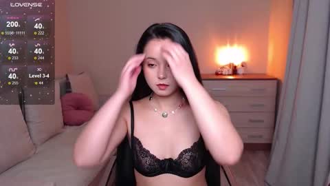 Snapshot of lia_hetty chatting on October 25, 3:56 pm L I A online show from October 25, 3:56 pm