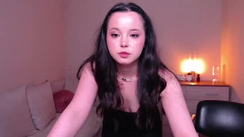 L I A online show from April 27, 4:37 pm