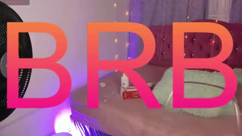 Snapshot of lia_little18 chatting on February 8, 6:22 am lia_little18 online show from February 8, 6:22 am