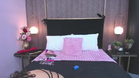 lia_valmont online show from March 5, 3:32 pm