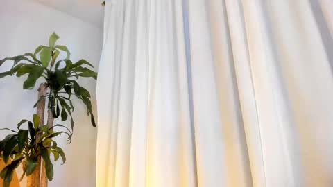   Liaa  online show from March 13, 9:18 pm