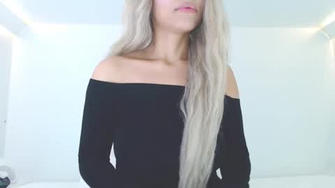 Lia Divina online show from November 25, 5:39 am