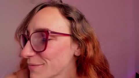 Snapshot of liahilton_ chatting on September 22, 3:16 pm lh6 9c online show from September 22, 3:16 pm