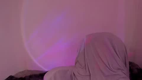 Snapshot of liahilton_ chatting on October 5, 2:13 pm lh6 9c online show from October 5, 2:13 pm