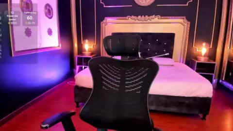 Lia lovet online show from July 31, 8:10 pm