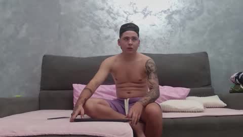 liam_kevin255 online show from October 12, 6:10 pm