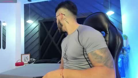 LIAM KLEIN online show from February 9, 5:27 pm