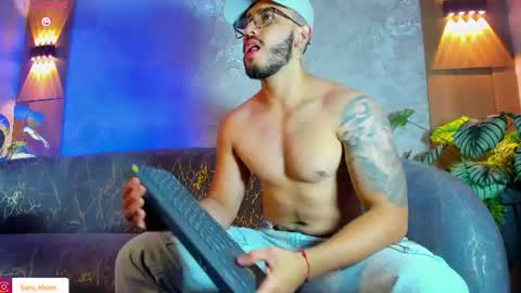 LIAM KLEIN online show from June 20, 11:49 am