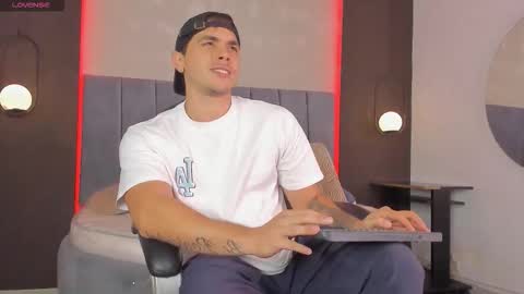 Liam online show from February 26, 7:39 pm