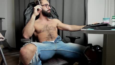 Snapshot of liamaesthetic chatting on February 8, 6:33 am Liam online show from February 8, 6:33 am