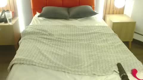 L I A M O N R O E online show from February 19, 1:43 pm