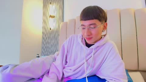 lian_cameron online show from April 20, 4:04 am