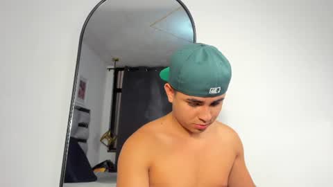 lianfox_ online show from July 6, 12:35 pm