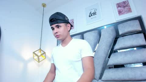 lianfox_ online show from April 7, 12:29 pm