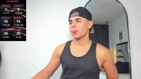 lianfox_ online show from June 20, 1:06 pm