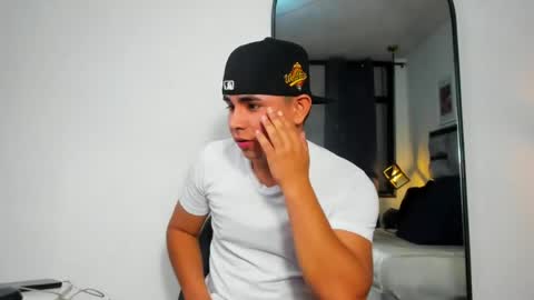 lianfox_ online show from July 8, 1:47 pm