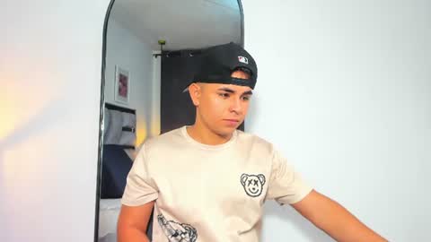 lianfox_ online show from June 30, 1:21 pm