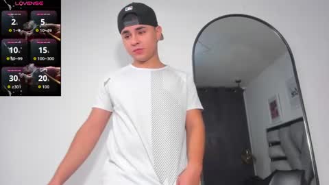 lianfox_ online show from June 23, 12:44 pm